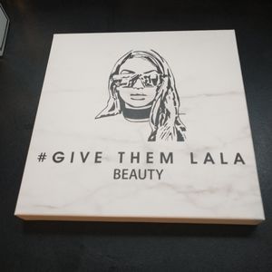 Give Them Lala beauty eyeshadow palette